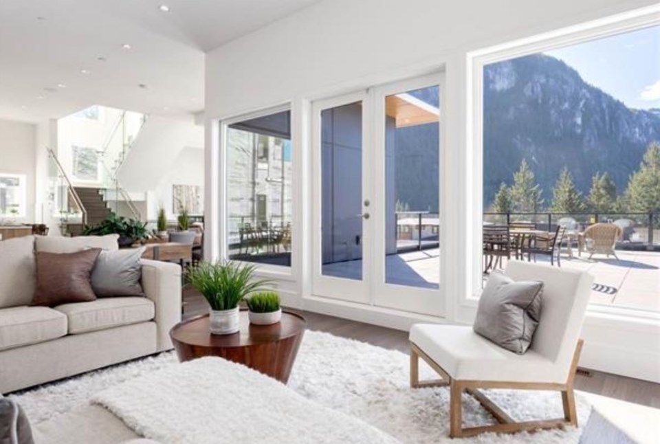 Squamish grand prize home living view
