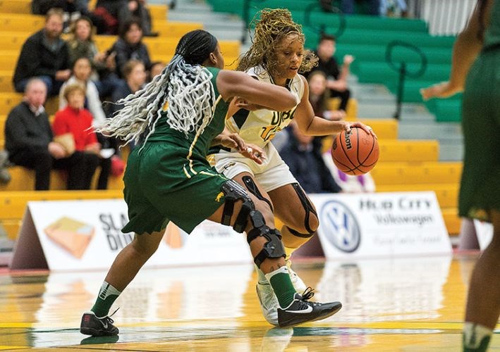 SPORT-unbc-women-host-Winni.jpg