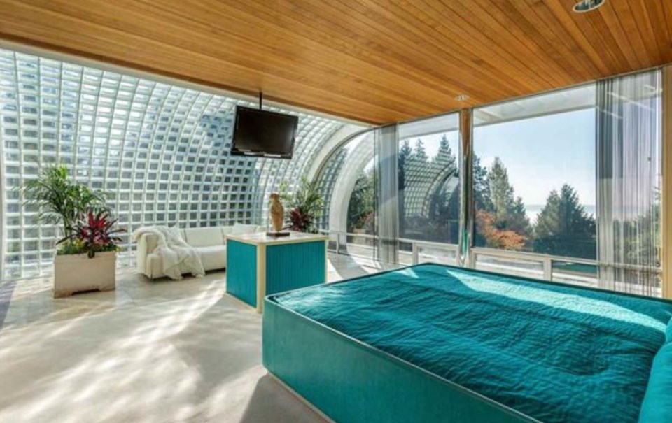 Arthur Erickson Eppich 2 house master bedroom