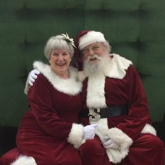 Santa Chris and Mrs. Claus. Photo: The REAL Santa and Mrs. Claus/Facebook