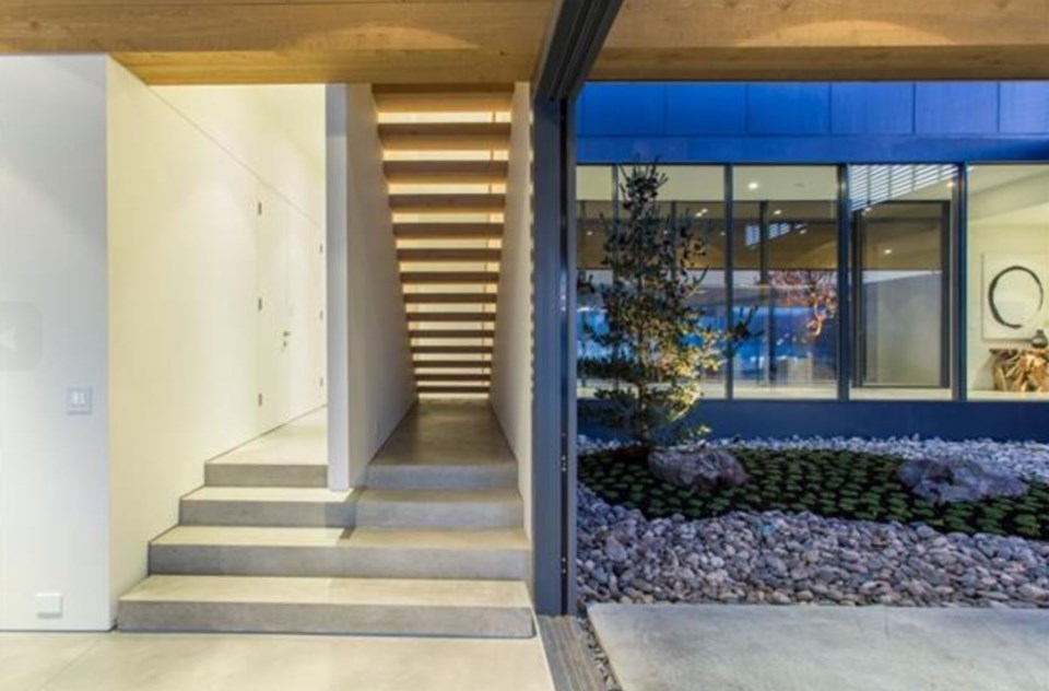 West Vancouver Modernist house staircase