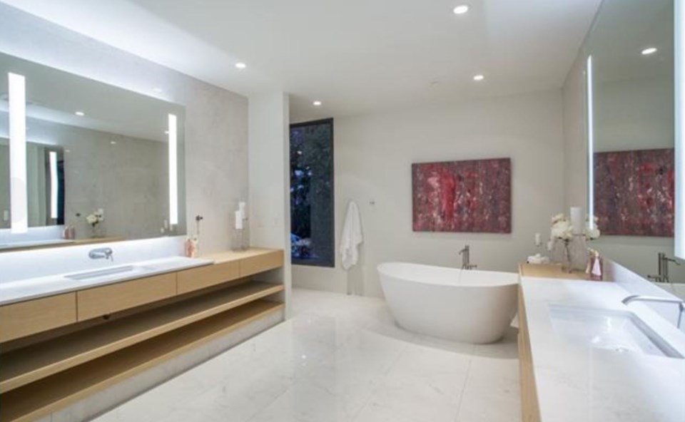 West Vancouver Modernist house master bathroom