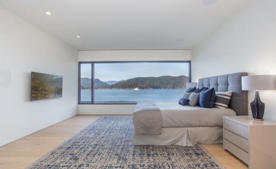 West Vancouver Modernist house master bedroom