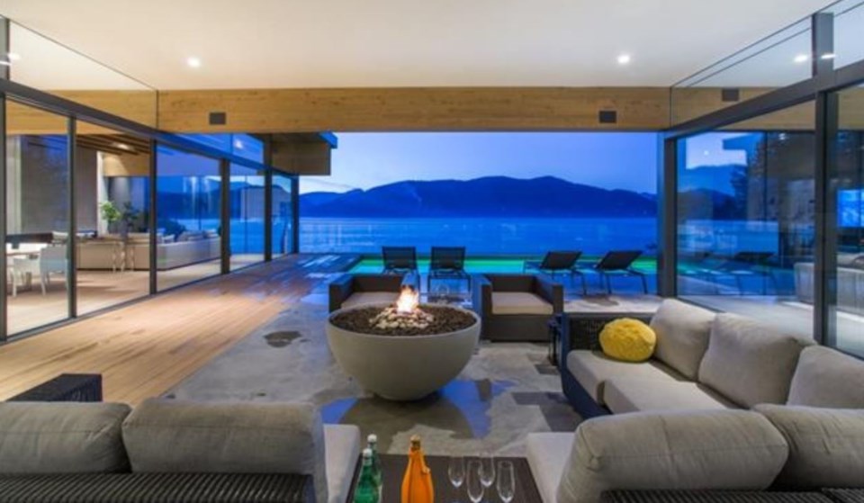 West Vancouver Modernist house outdoor living