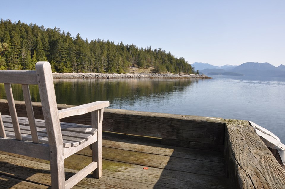 Subtle Islands house ocean deck