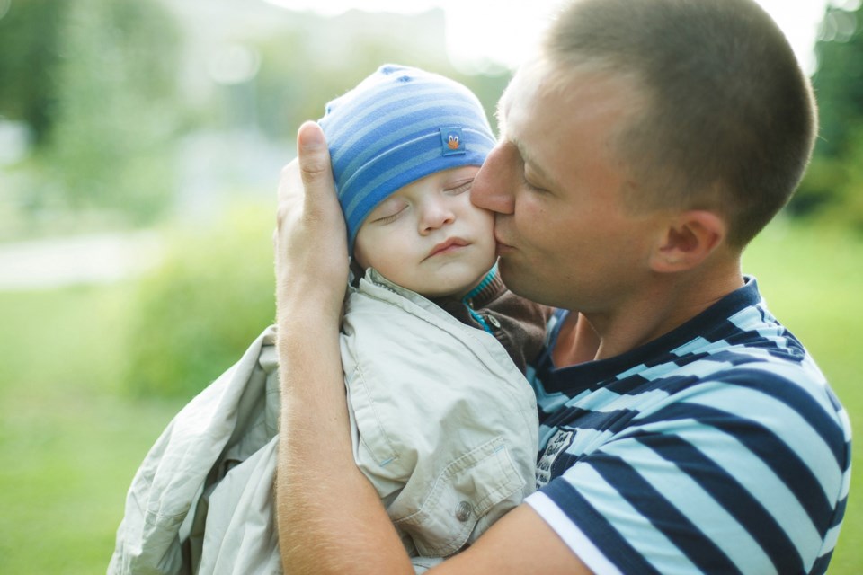 Pixabay, stock photo, dad with baby