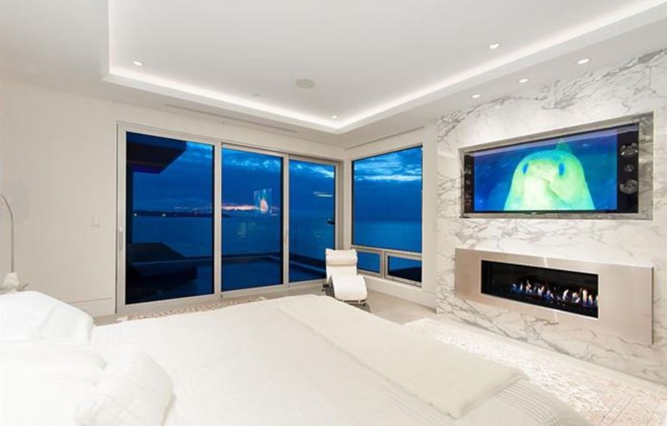 West Vancouver Marine Drive house master bedroom