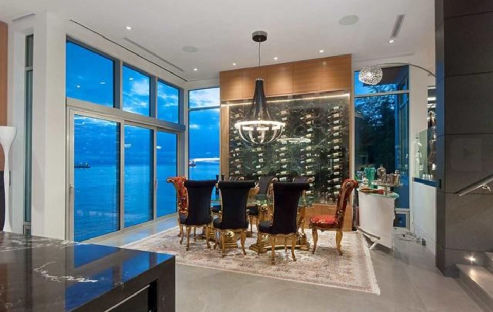 West Vancouver Marine Drive house dining room