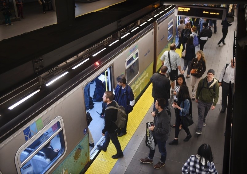 More people will be staring at their phones on transit as TransLink and Shaw begin introducing free