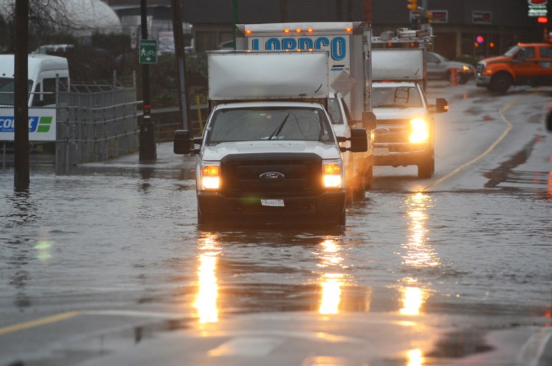 Localized flooding shuts down Burnaby streets_2