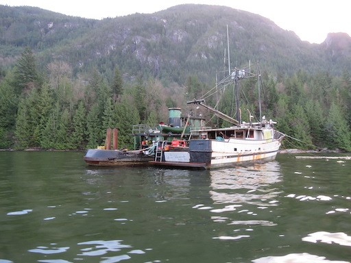 Boats take a beating at Darrell Bay_1