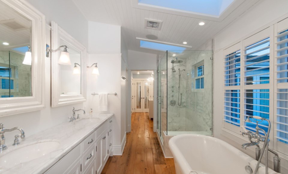 Galiano estate master bathroom