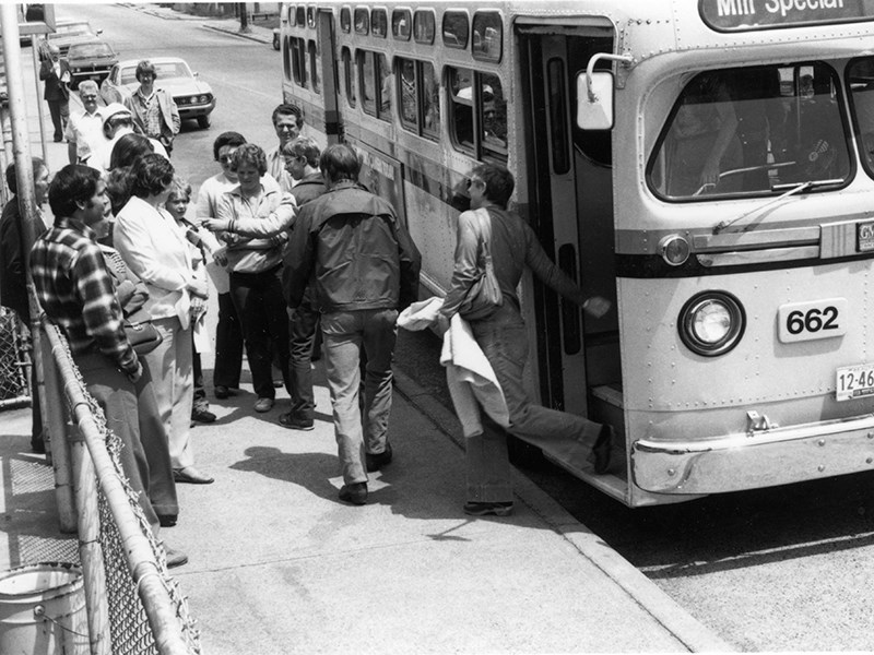 Powell River mill workers wait for the bus in 1984
