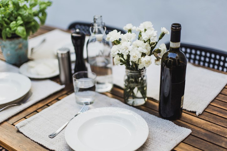 Restaurant-table-Linda-Raymond-iStock