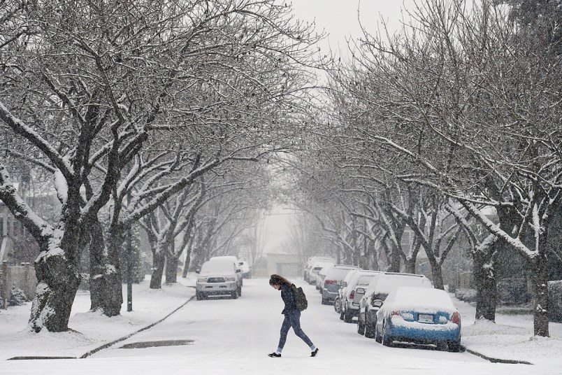 With temperatures dropping, parts of Metro Vancouver could see rain turning into snow on Tuesday. Ph