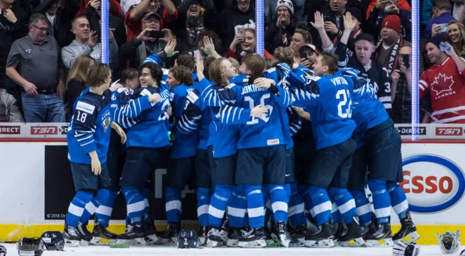 Toni Utunen and Finland celebrate after winning gold at the 2019 World Juniors.