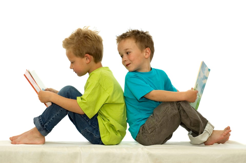 Stock photo, children reading