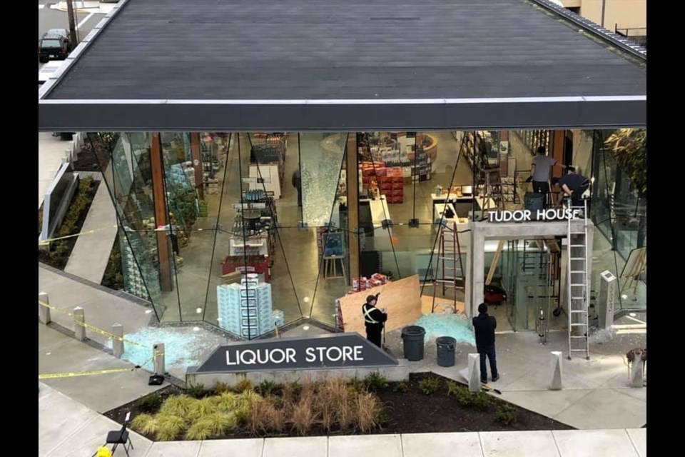Five glass panels were smashed early Sunday at the Tudor House Liquor Store, at the corner of Esquimalt and Admirals roads.
