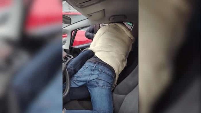 A violent altercation over a parking spot this weekend was caught on camera. Screen grab Kazumaco/Yo