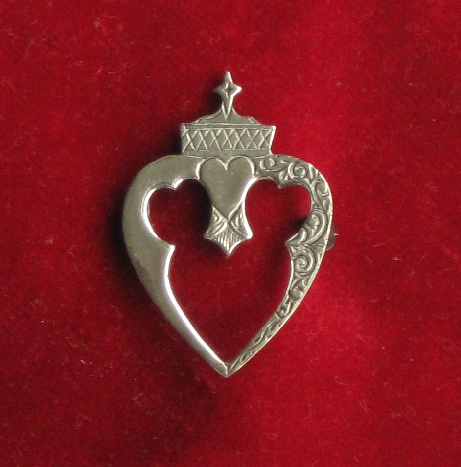 Luckenbooth brooch