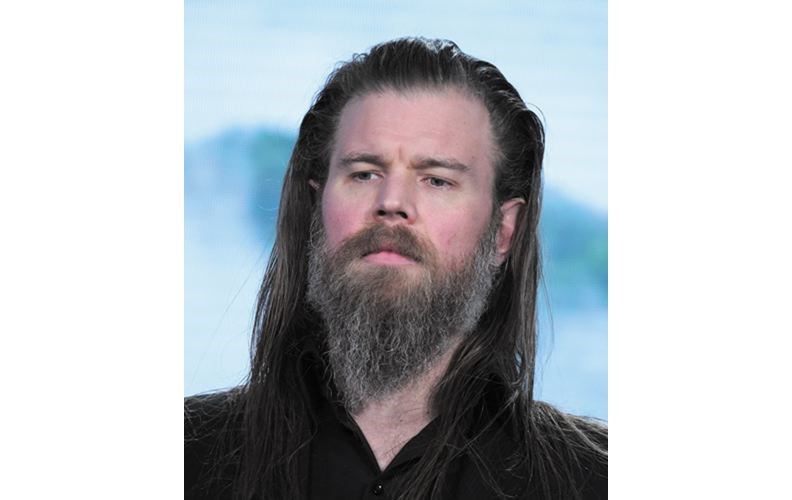 ryan-hurst-backs-out-of-fan.jpg