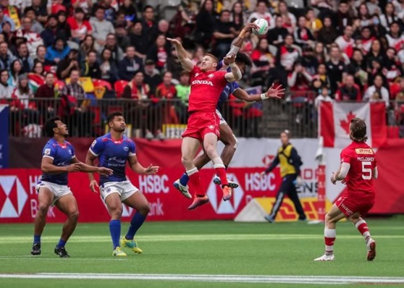 Canada's Connor Braid (6) jumps for the ball against Samoa's Elisapeta Alofipo (10) during World Rug