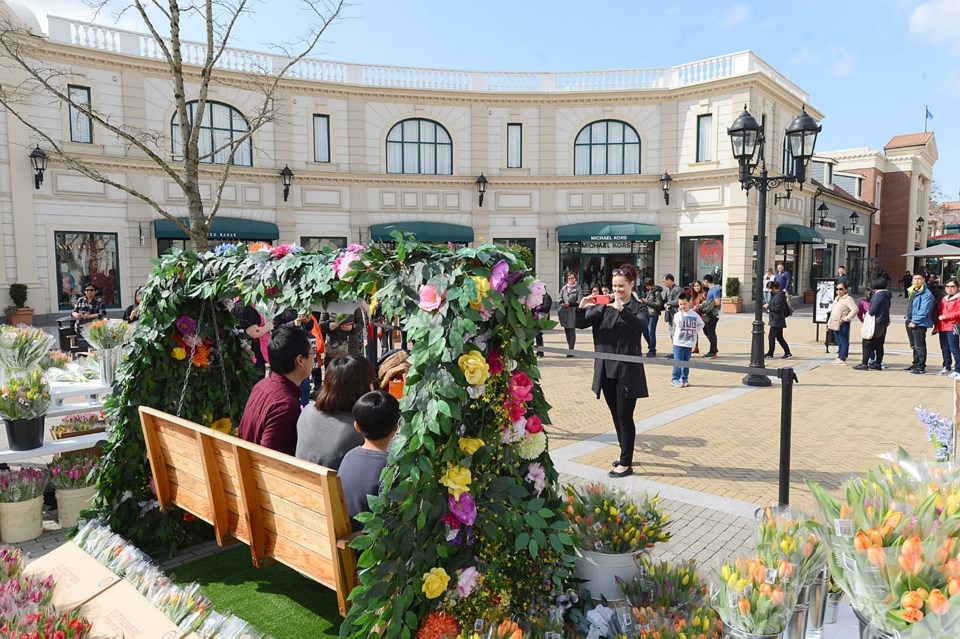 McArthurGlen flower swing