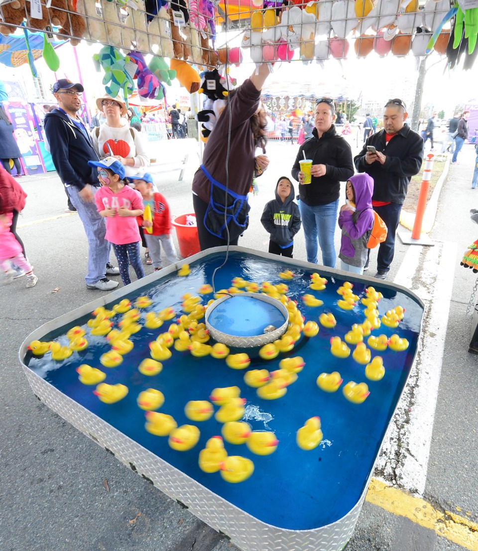 Lansdowne Carnival midway games