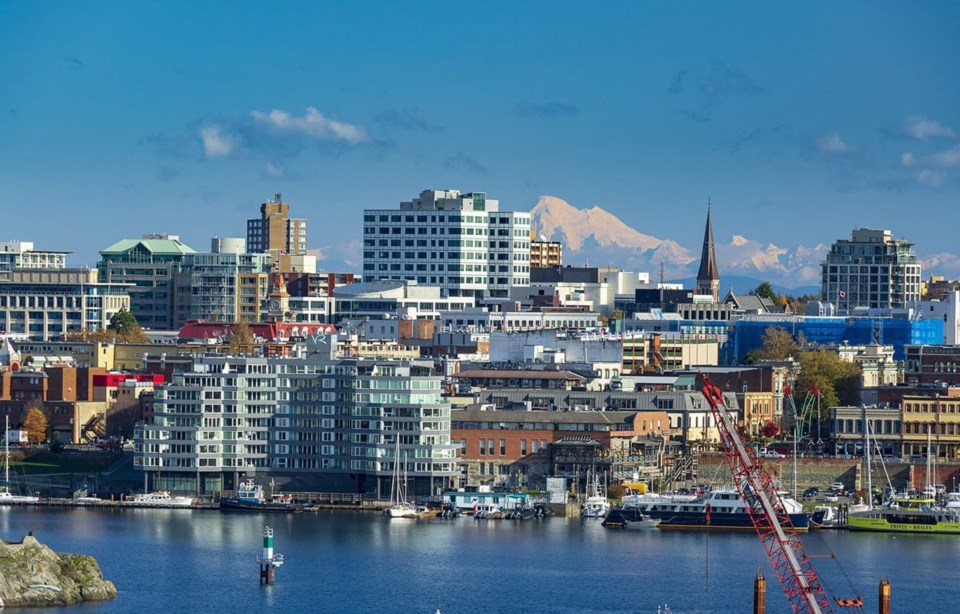 Victoria penthouse city mountain view