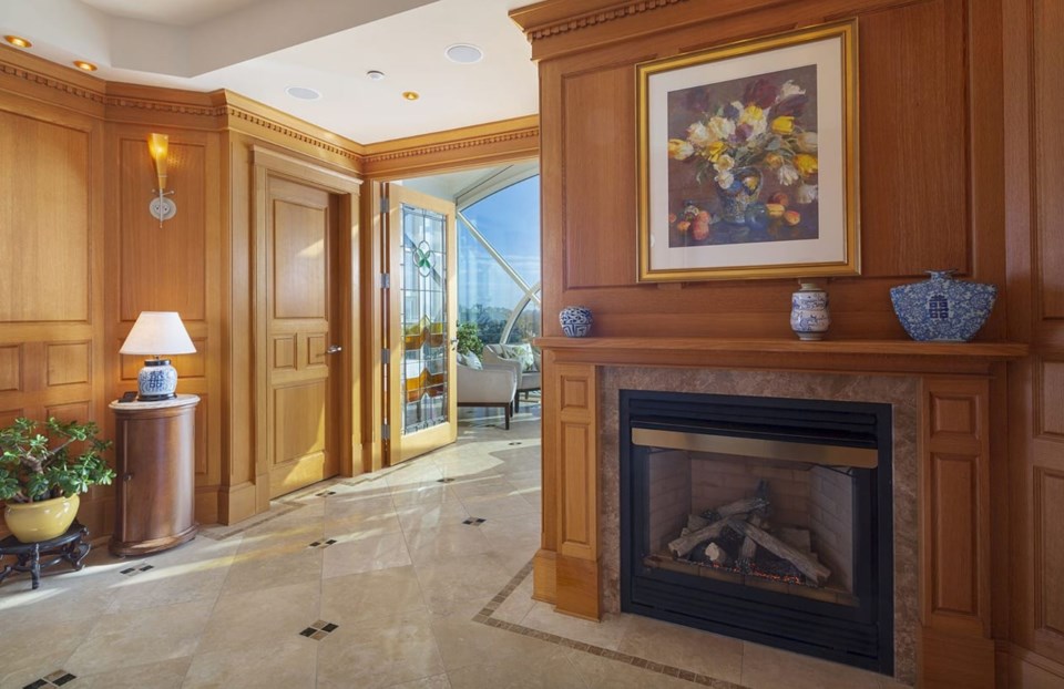 Victoria penthouse fireplace