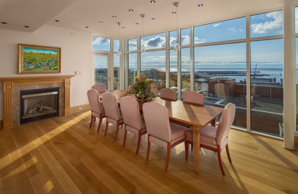 Victoria penthouse formal dining room