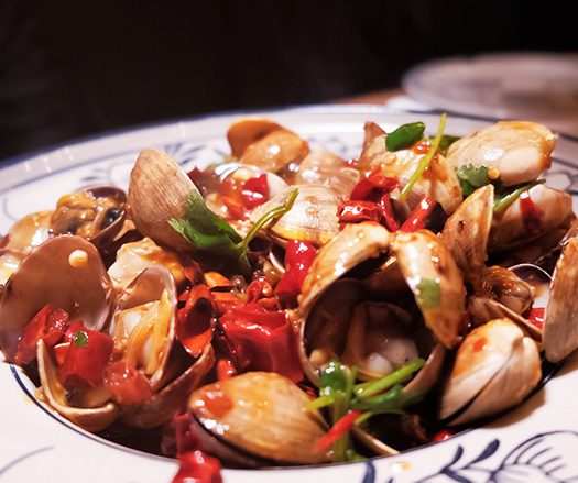 Stir fried spicy clams