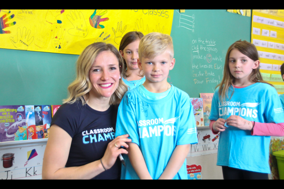Mirela Rahneva signs Cruz Gordon's Classroom Champions t-shirt at Alwin Holland Elementary on April 4, 2019.