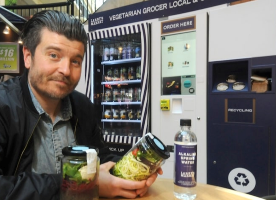 Salad vending machine