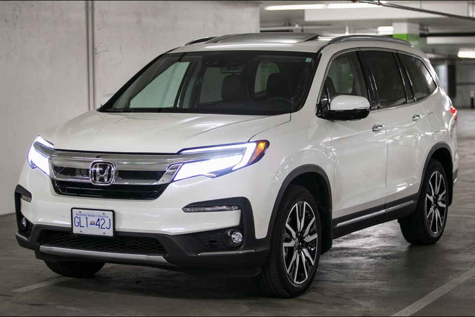 Honda has revised the front-end look of the Pilot to differentiate it from the company&Otilde;s Odyssey minivan.