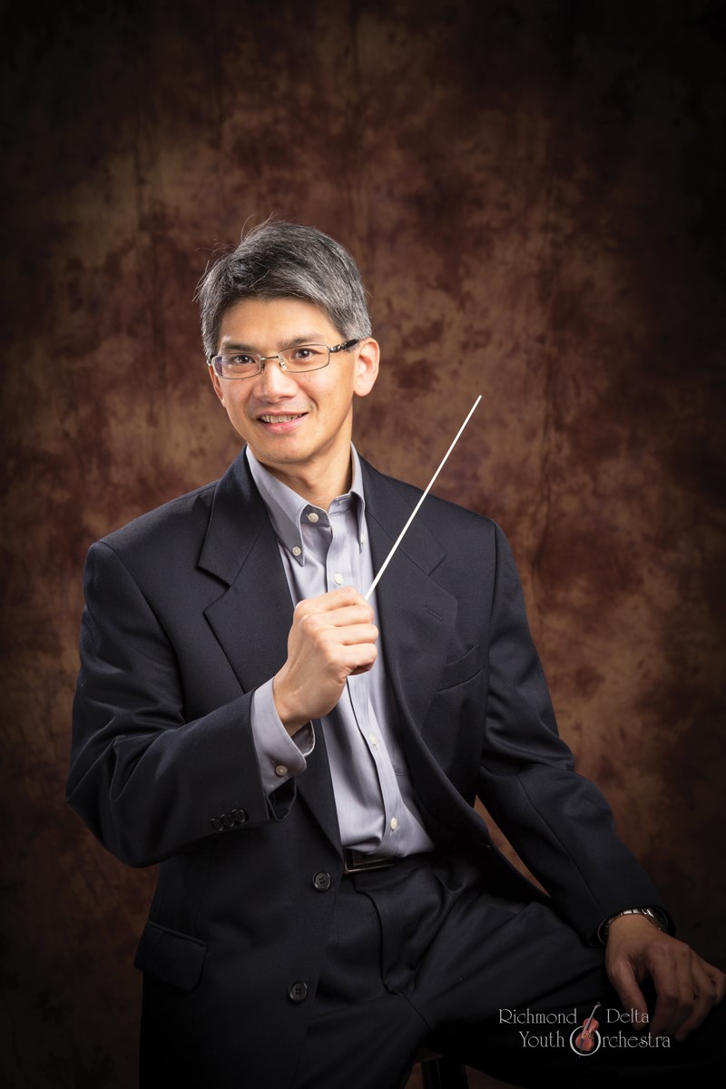 Conductor Jonathan Der.