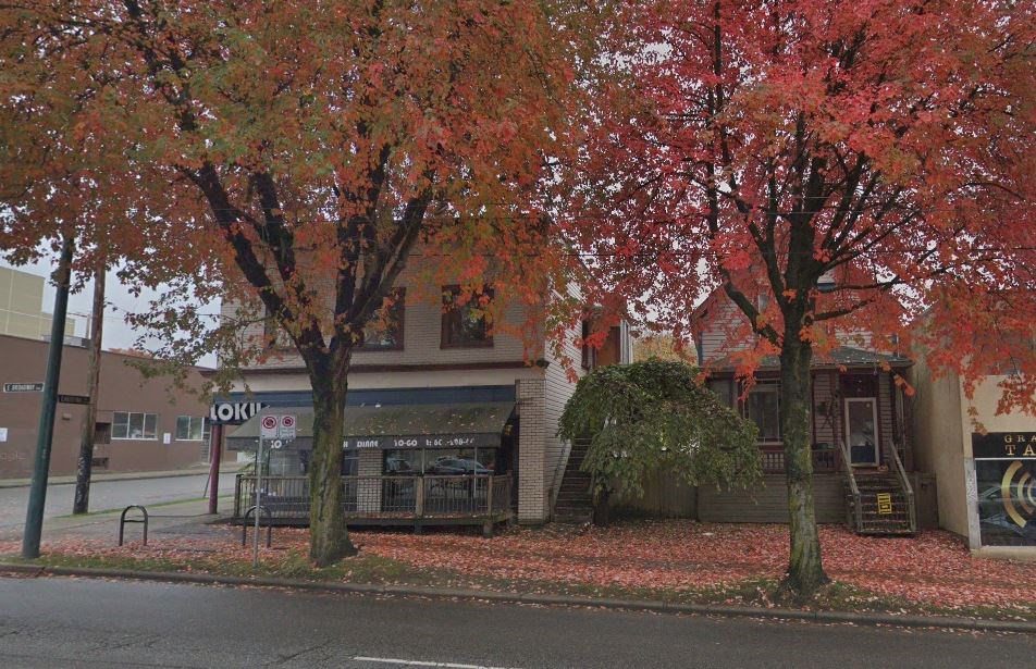 Google streetview of The Carolina and the Connacher Residence.