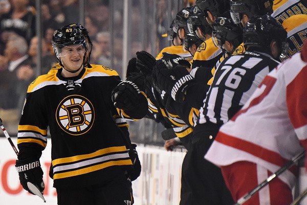GOTTA SEE IT: Bench Goes Wild After Zdeno Chara Scores First Goal