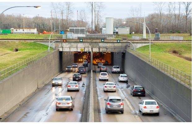 traffic-moves-george-massey-tunnel-richmond-richar.jpg