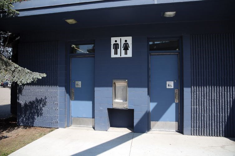 Downtown-bathrooms.28_52720.jpg