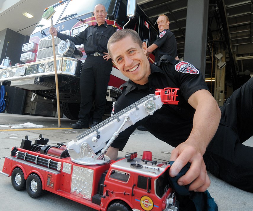 North Van City Fire Fighters hold car wash