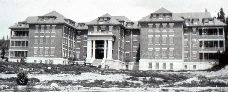 Riverview Centre Lawn 1924