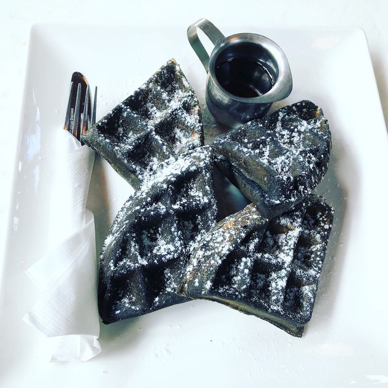 BLACK WAFFLE