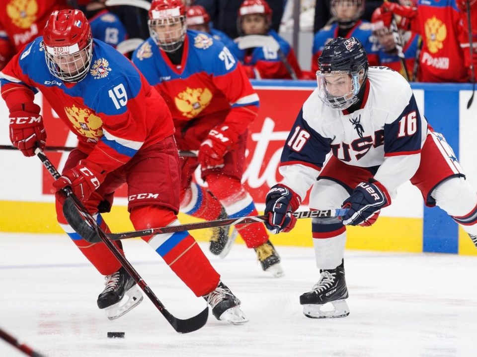 Vasili Podkolzin controls the puck for Russia at the 2018 Hlinka Gretzky Cup.