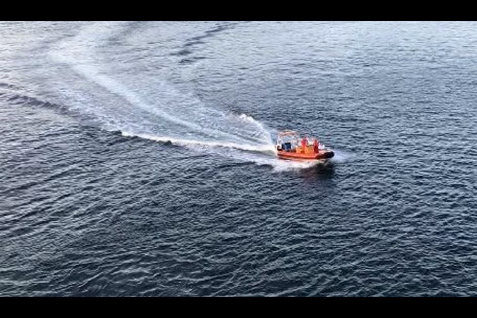 Spirit of British Columbia rescue boat returning to ferry.