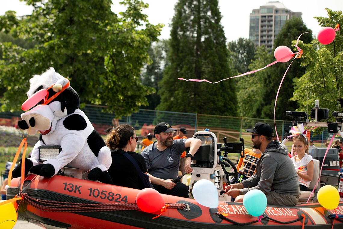 Hundreds out for Teddy Bear Grande Parade TriCity News