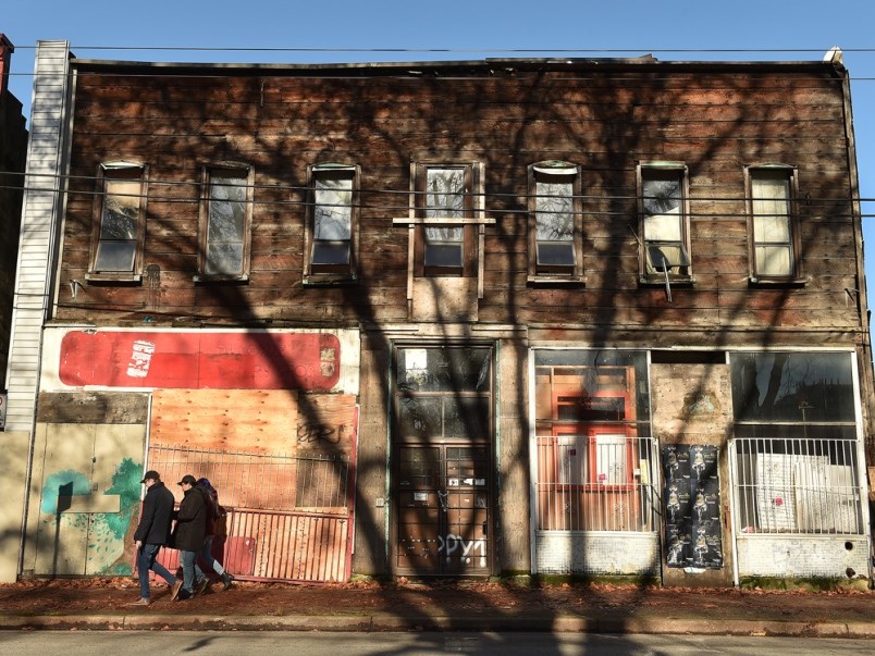 The Ming Sun building at 437 Powell Street. Photo Dan Toulgoet