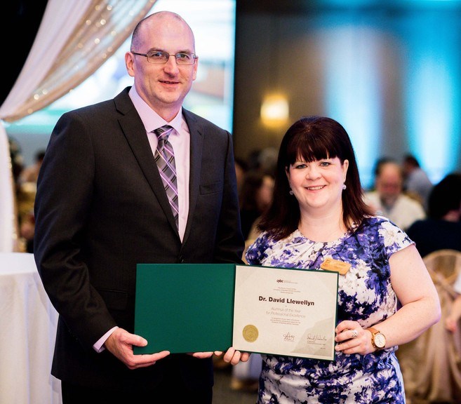 Dr. David Llewellyn and UNBC Alumni Council President Jennifer Young.