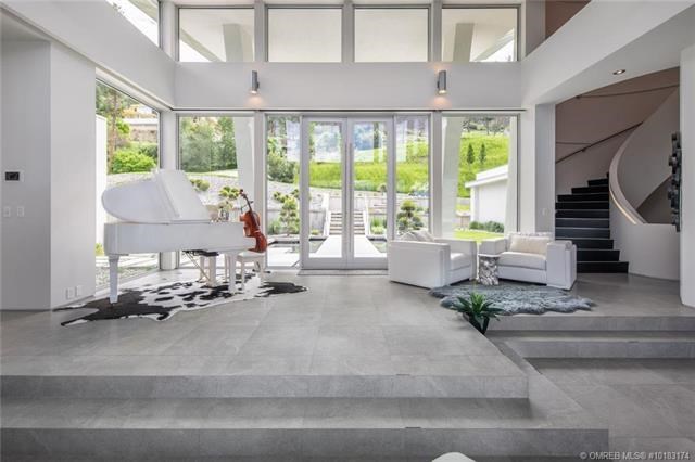 Kelowna lakefront mansion foyer