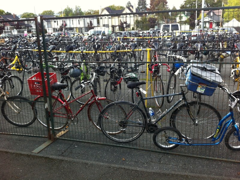 photo parked bicycles
